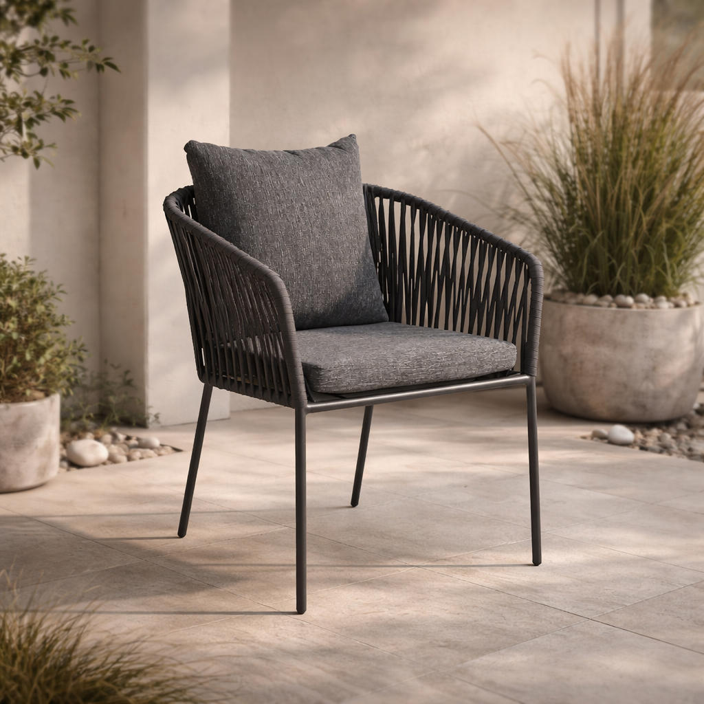 Silla de Exterior Ulanni con Cojin - Gris - SPAACIO Design Central